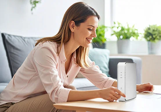 An Optimum associate speaks with business partners about key benefits of the Referral Partner Program.